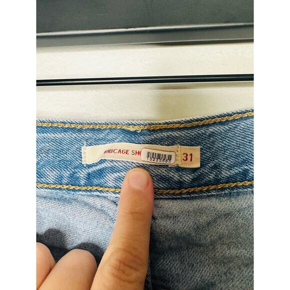 LEVIS Light Wash Ribcage Shorts Five Button Fly Distressed Hemline Shorts 31 - Picture 7 of 11